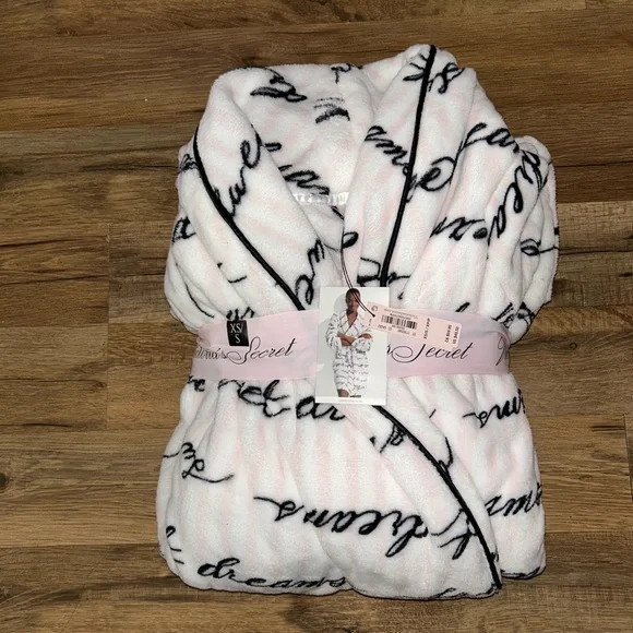 NWT Victoria’s Secret plush robe XS - Picture 1 of 2